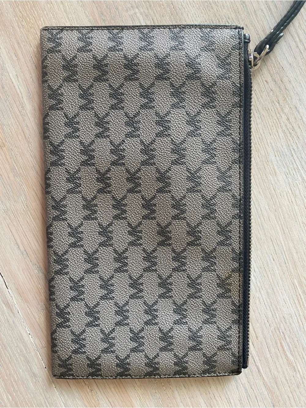 Michael Kors compact wristlet